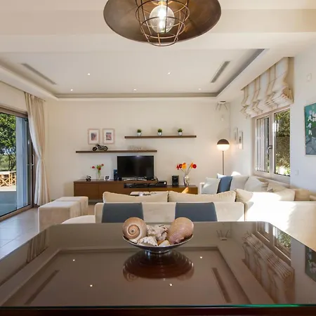 Villa Four Seasons Private - Seaview - Big Heated Pool - Gym - Sport Activities
