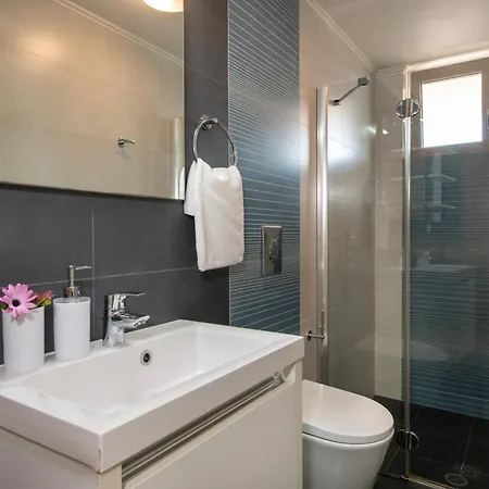 Four Seasons Private - Seaview - Big Heated Pool - Gym - Sport Activities *